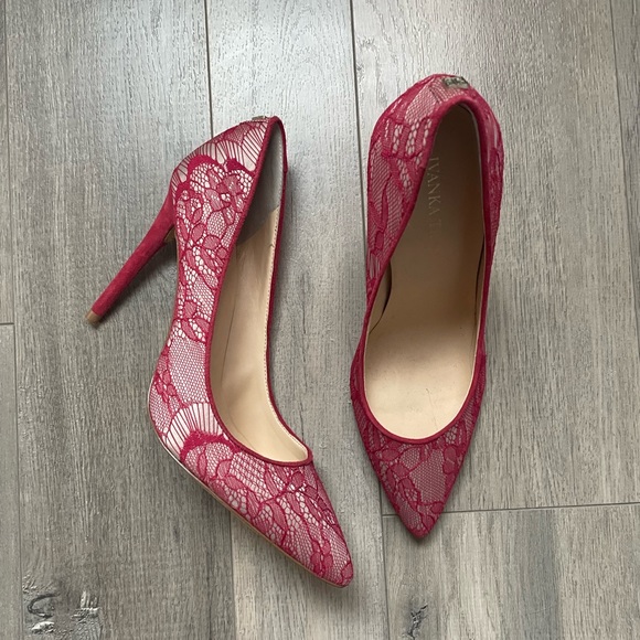 BOGO Stunning Red Floral Lace Heels NWOT - Picture 4 of 6